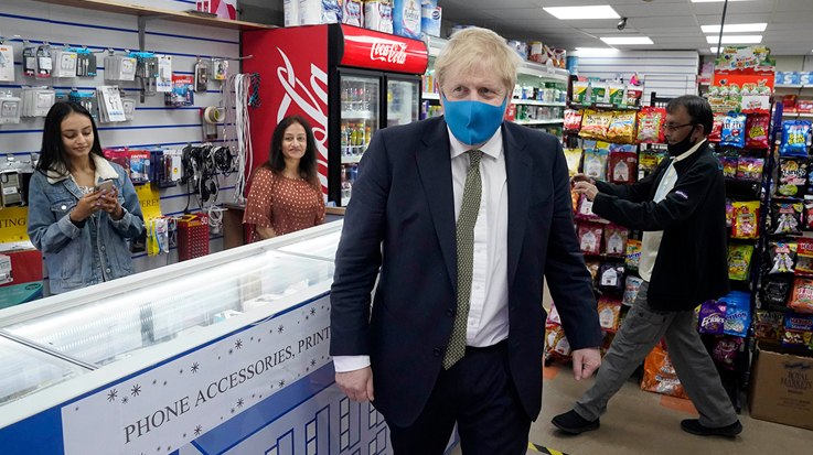 Прем’єр Британії Борис Джонсон, який спершу скептично ставився до коронавірусної пандемії, перехворів сам, підкорився загальним правилам і тепер носить маски