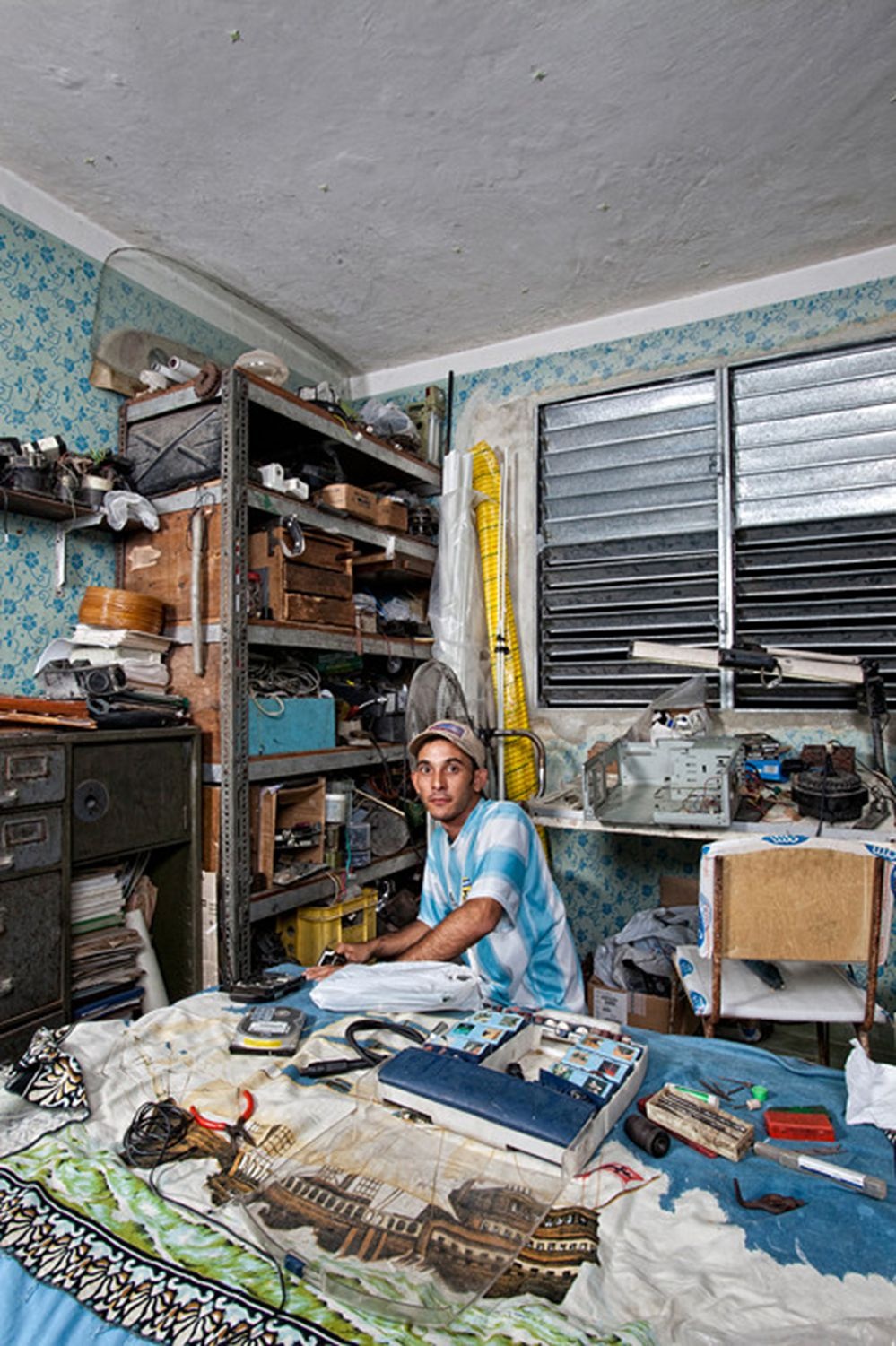 25-ти річний Антоніо Рубіо каже, що йому подобається вивчати електротехніку та електроніку в Гаванському університеті, але там бракує сучасних навчальних матеріалів