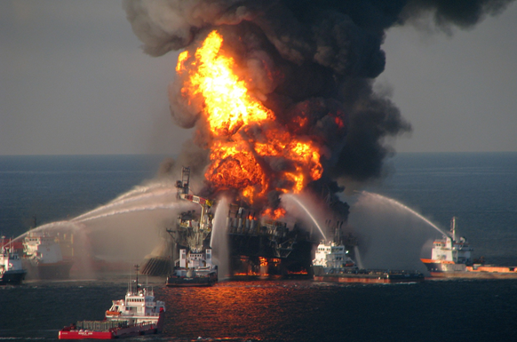Пожежа на нафтовій платформі Deepwater Horizon біля берегів США (Фото: AFP)