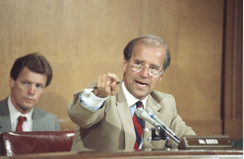 Байден у 1989 році під час промови у Сенаті