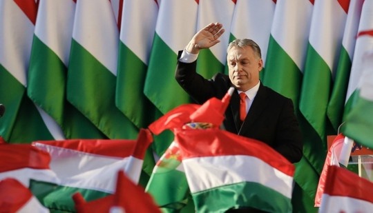 Прем’єр-міністр Угорщини і лідер партії «Фідес» Віктор Орбан на передвиборчому мітингу 6 квітня 2018 року