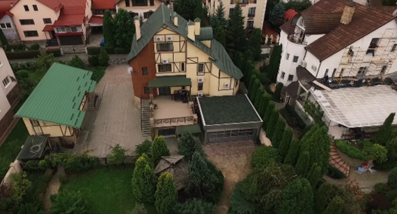 Після відставки Павла Барбула його сім’я стала власником елітного маєтку в Київській області