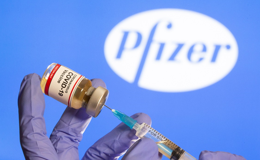 На початку січня генеральний директор Pfizer Альберт Бурла заявив: дослідження на тваринах показали, що вакцинація забезпечує значний захист від передачі вірусу (фото з відкритих джерел)