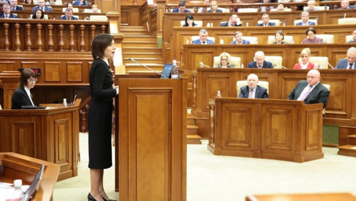 Майя Санду у парламенті Республіки Молдова