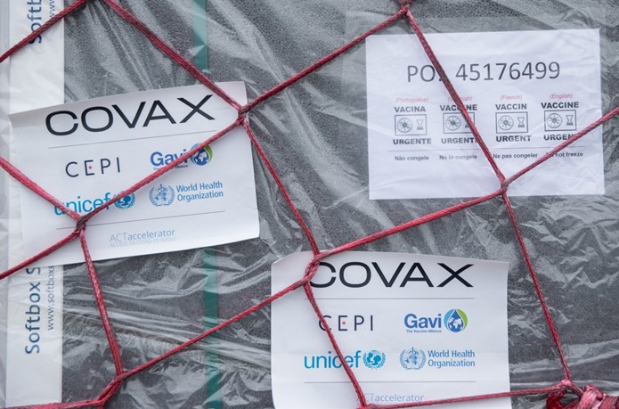Міжнародна ініціатива Covax допомогла Україні отримати вакцину, хоча наша держава включилася в переговорний процес пізніше за інших (фото: facebook.com/moz.ukr)