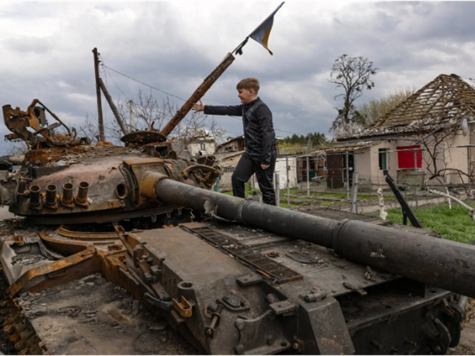 Український танк, підбитий у Гостомелі (Фото: The New York Times)