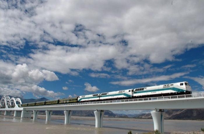 Китай увів в експлуатацію найвисокогірнішу у світі залізницю до столиці Тибету