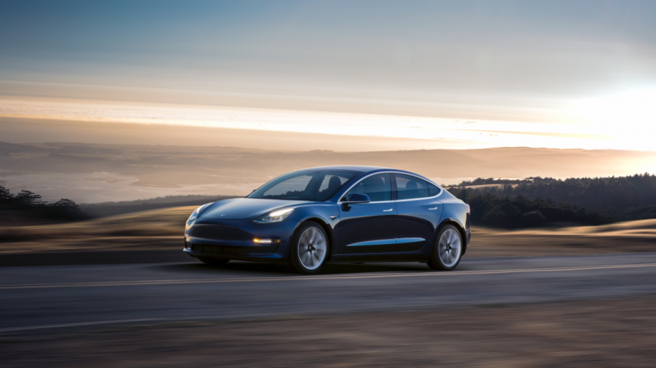 Электромобиль Tesla Model 3 (Фото: Tesla)