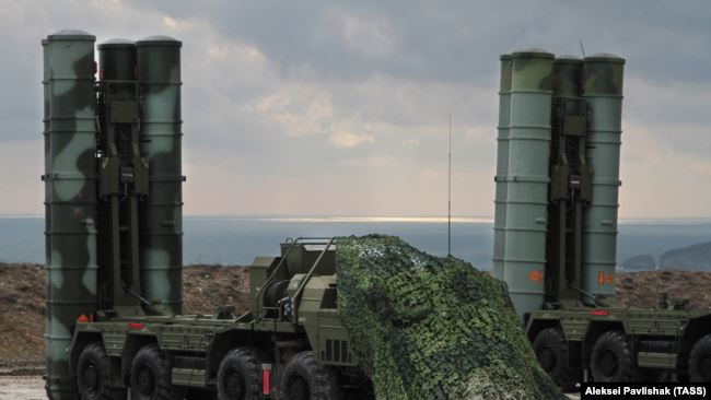 Российский зенитный ракетный комплекс большой и средней дальности С-400 «Триумф» в Феодосии