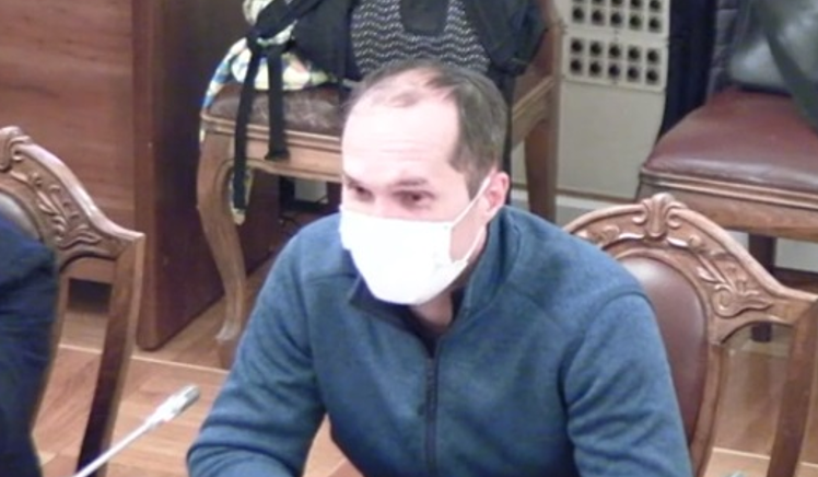 Журналіст Юрій Бутусов на засіданні комісії
