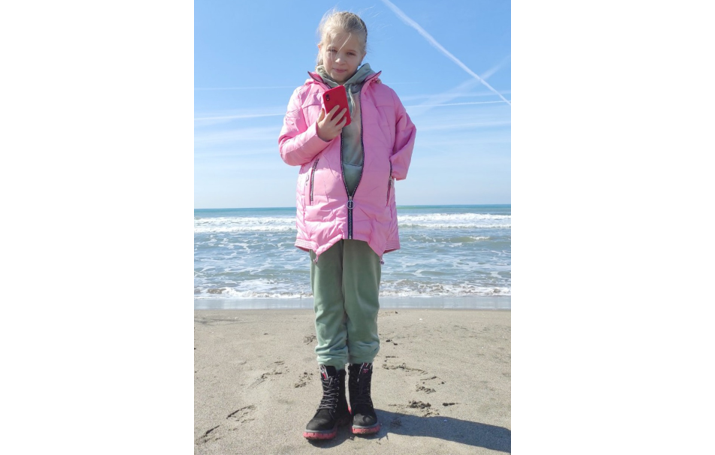 Росія покалічила українську дитину. Саша – неймовірно сильна та смілива дівчинка