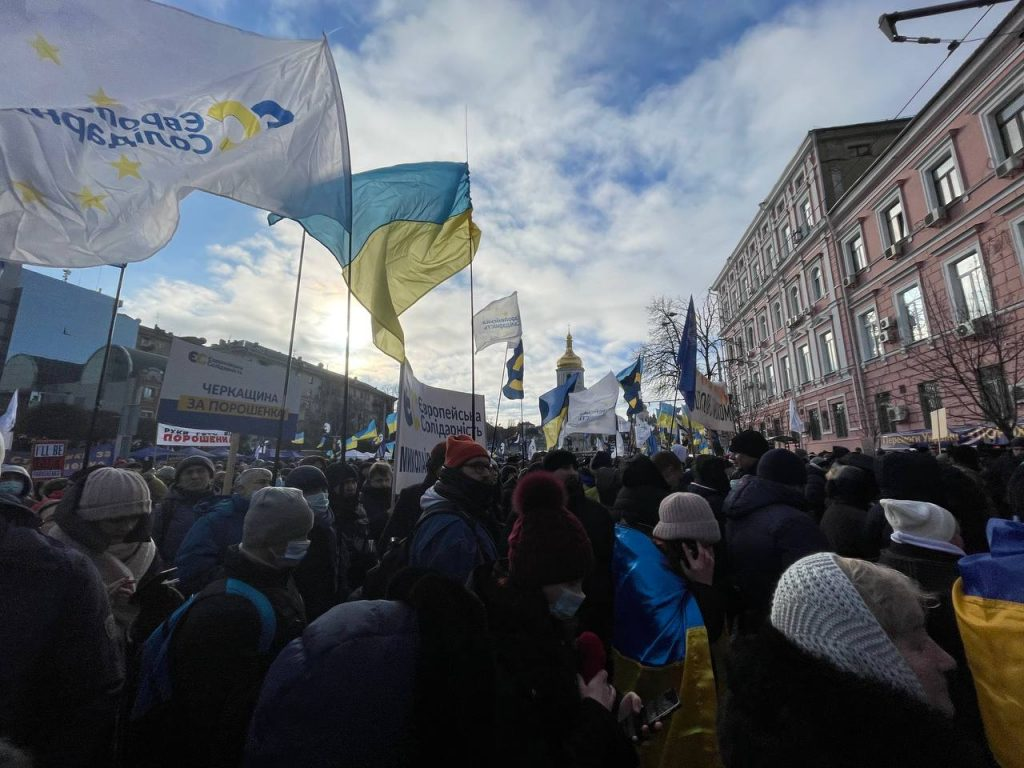 Події під Печерським судом у день оголошення запобіжного заходу для Петра Порошенка (фото: eurosolidarity.org)