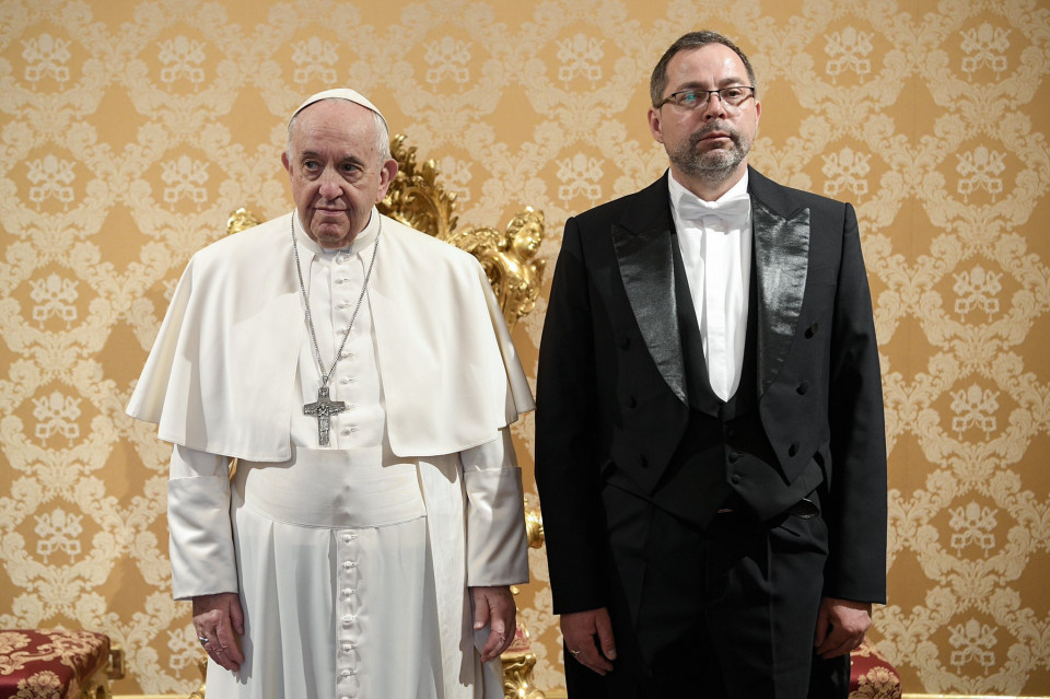 Папи Франциск та посол України у Ватикані Андрій Юраш (Фото: twitter Андрія Юраша)