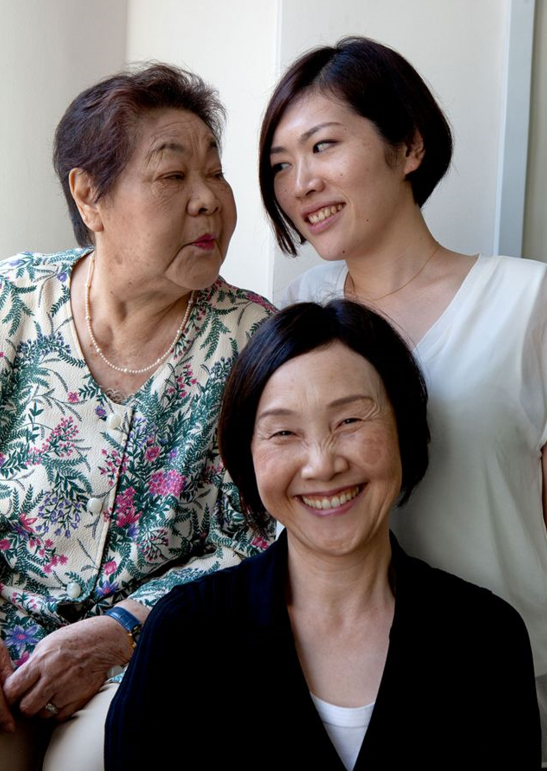 Теруко з дочкою Томоко та онукою Куніко у 2015 році (Фото ВВС)