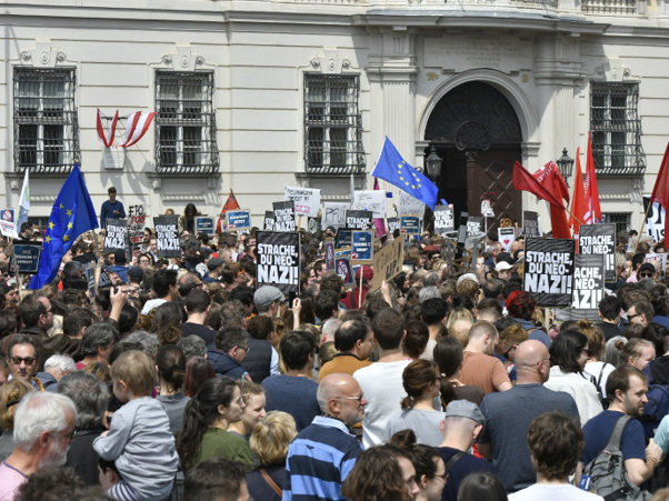 Віденці вийшли на протест, вимагаючи відставки Штрахе та припинення коаліції з FPÖ. Фото: Vienna.at
