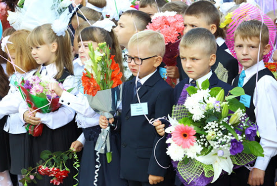 Білоруські школярі 1 вересня вишикуються у лінійки – так, ніби нема жодної небезпеки