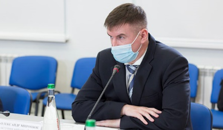Заступник Міністра оборони України Олександр Миронюк на круглому столі, що присвячено переозброєнню 