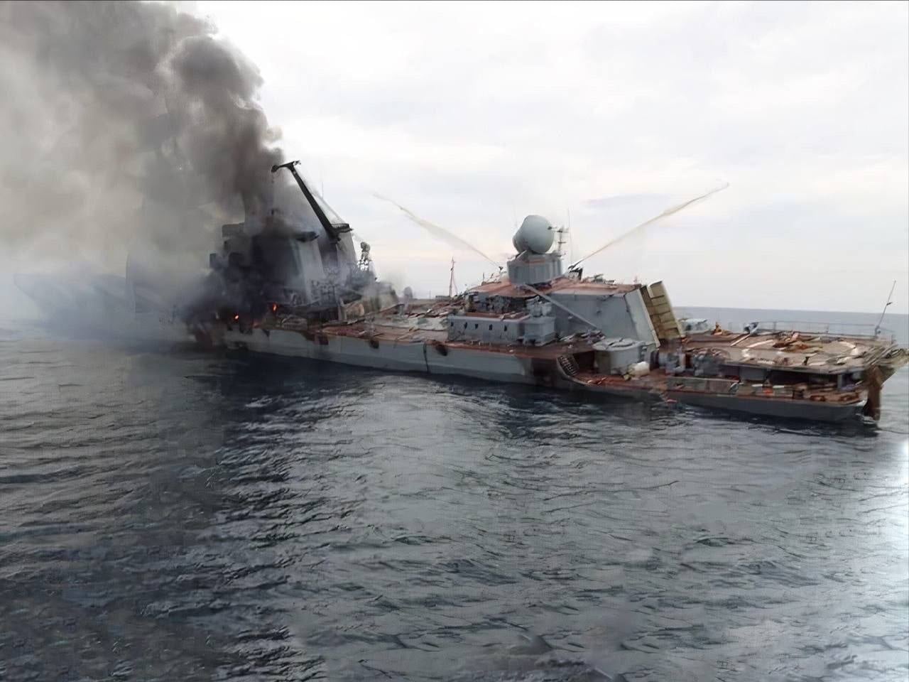 У квітні 2022 року ЗСУ знищили крейсер російських окупантів «Москва»фото: novynarnia.com