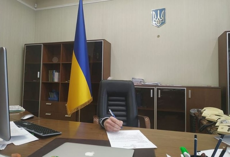 Міністр юстиції підтримав очільника уряду Олексія Гончарука, сидячи під столом