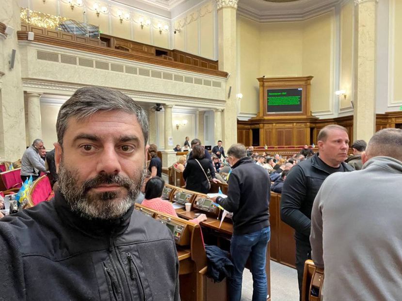 Член депутатської групи «За майбутнє» Дмитро Лубінець на засіданні 21 квітня (Фото: Facebook)