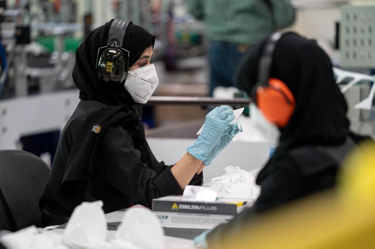 ОАЕ: продавчині працюють у масках