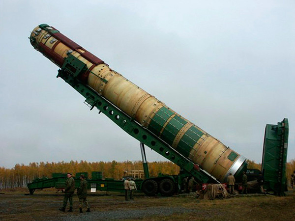 Установка ТПК із ракетою Р-36М2 «Воєвода» (15А18М) у шахту