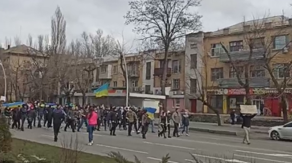Скріншот з відео – протести в Мелітополі у березні 2022 року