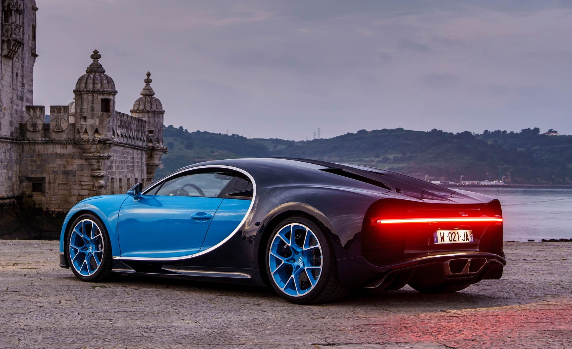 Bugatti Chiron © Car and Driver
