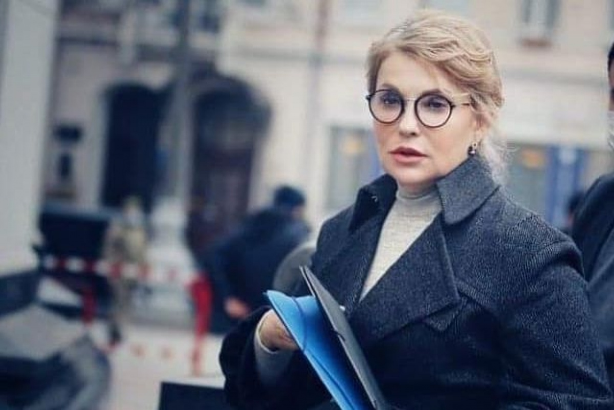 Зміна іміджу Тимошенко збіглася із оголошенням результатів виборів у США та інформацією про розлучення Трампа. В інтернеті широко розійшовся жарт – мовляв, Тимошенко дізналась, що Трамп тепер вільний…