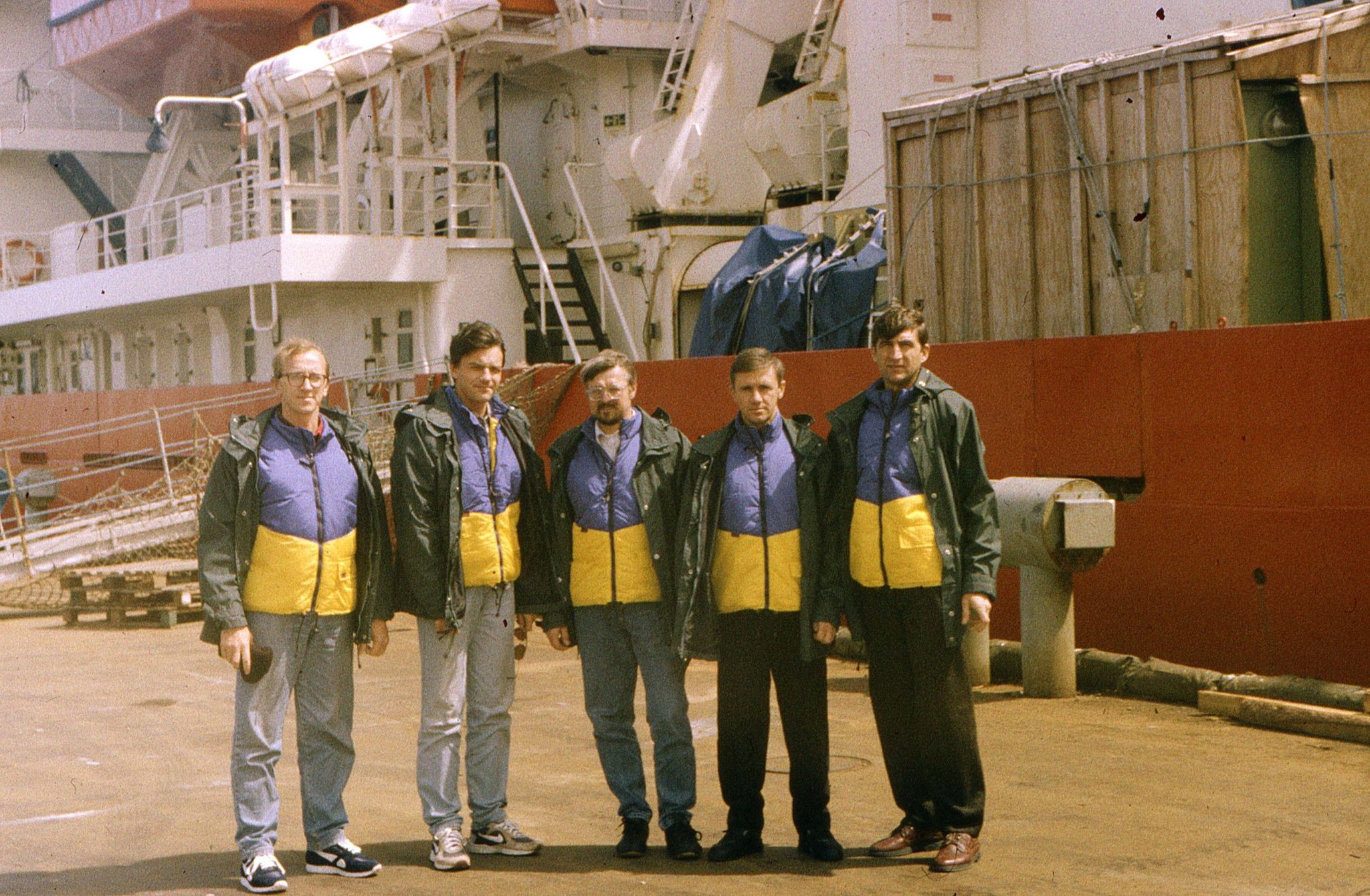 Перша українська антарктична експедиція, 1995-1996