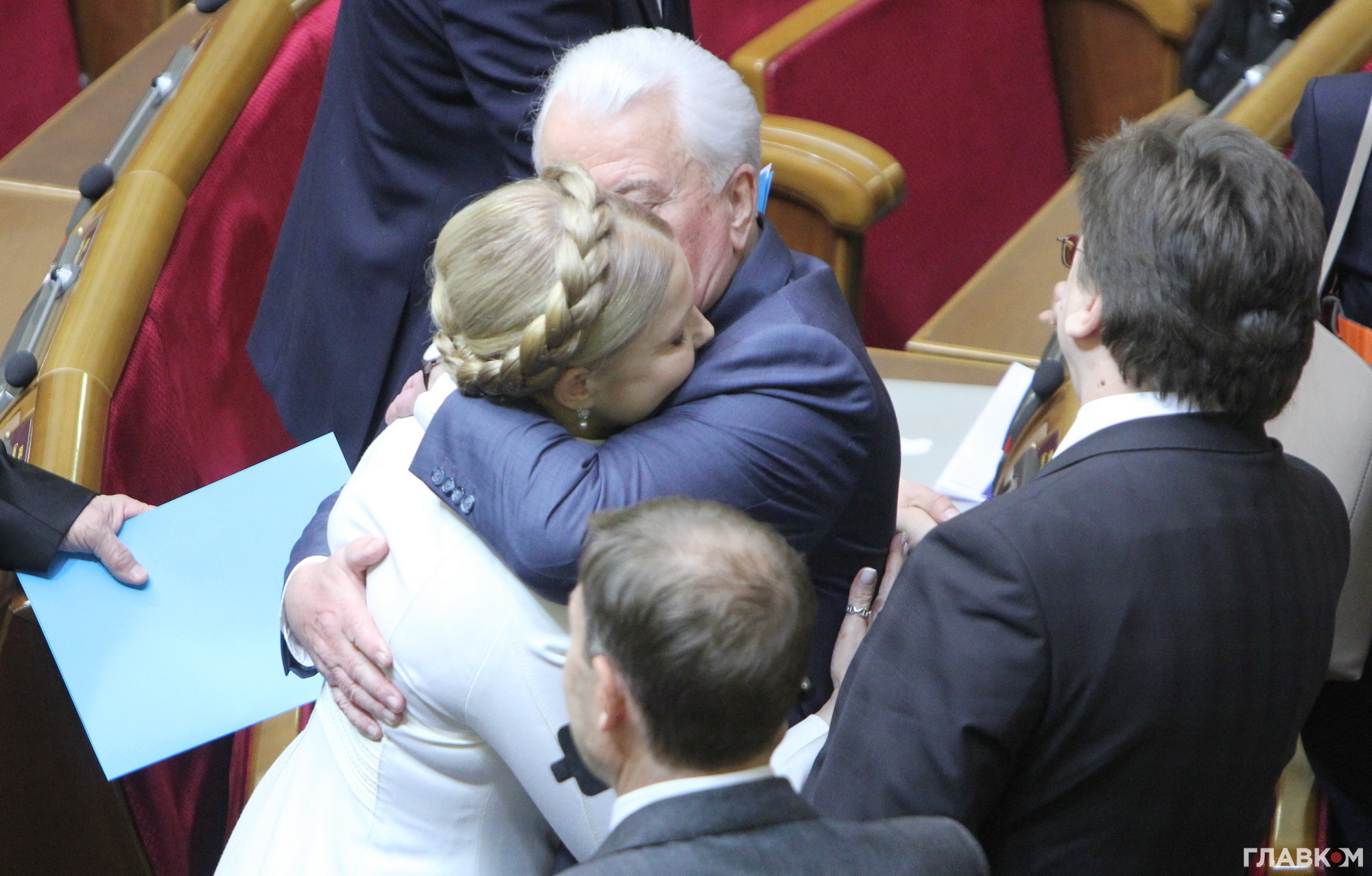 Юлія Тимошенко в обіймах Леоніда Кравчука. 27 листопада 2014 року