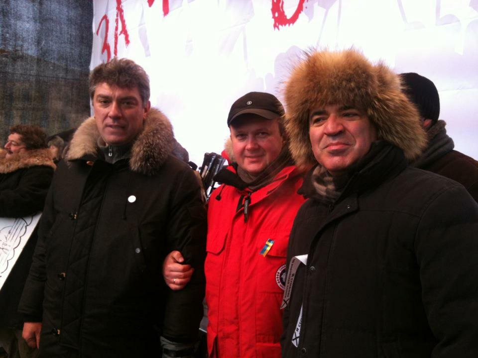 Остап Семерак (в центрі) з Борисом Нємцовим (в 2015 році загинув у Москві від кулі кілера) і Гаррі Каспаровим. 2012 рік