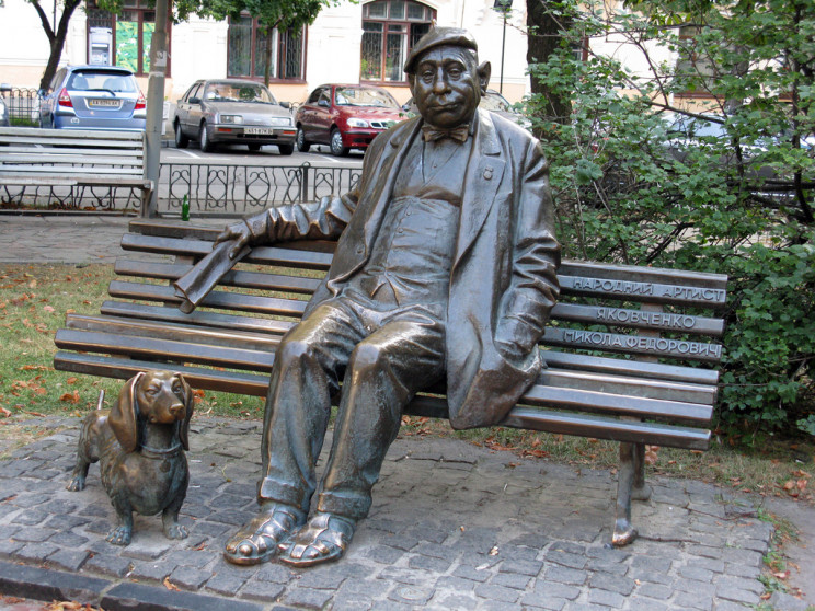 Пам'ятник Миколі Яковченку в Києві. Фото з відкритих джерел