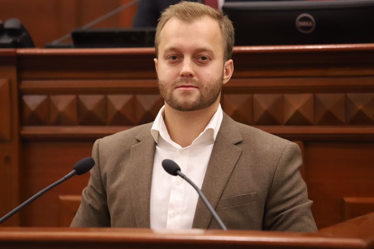 Костянтин Усов був депутатом Верховної Ради восьмого скликання від фракції «БПП «Солідарність»