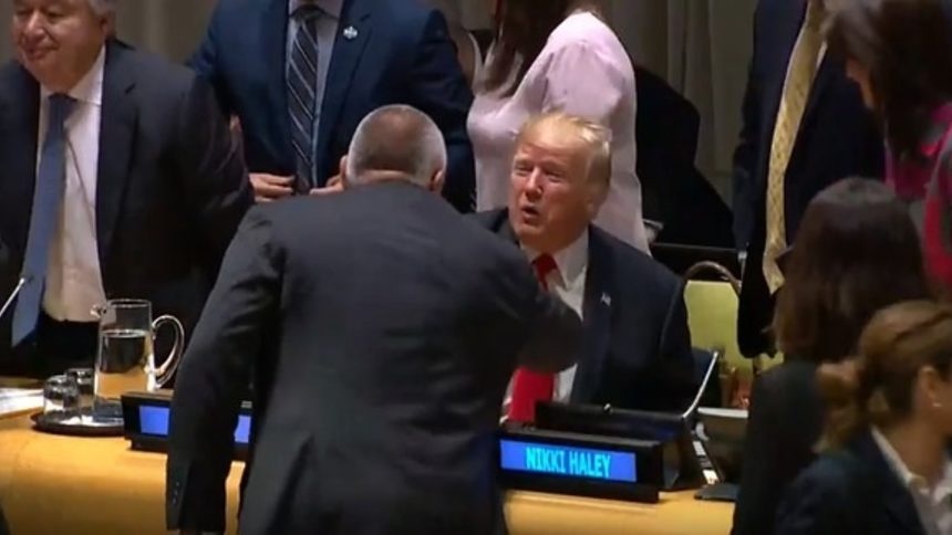 Знімок болгарського прем'єра з американським президентом під час Генасамблеї ООН, викликав хвилю критики: мовляв метою його візиту в Нью-Йорк було сфотографуватись з Дональдом Трампом