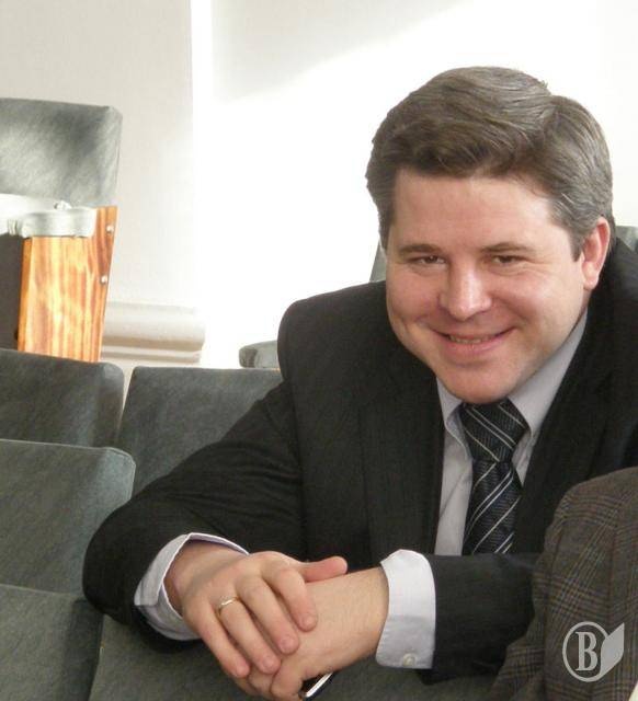Віталій Голець є помічником народного депутата від БПП Олександра Дмитренка. У такому поєднанні обов’язків соратник Рабіновича не бачить жодних протиріч