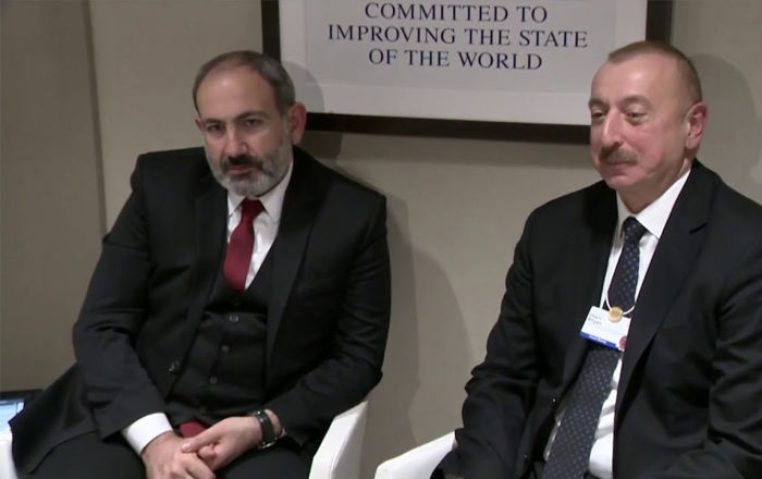 президентом Азербайджана Ильхамом Алиевым и премьер-министром Армении Николом Пашиняным