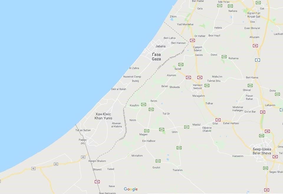 Сектор Газа — територія на березі Середземного моря, виділена ООН для арабської держави Палестини, і зараз разом із Західним берегом річки Йордан утворює Палестинську Автономію. На сході і півночі сектор межує з Ізраїлем, а на південному заході - з Єгиптом.