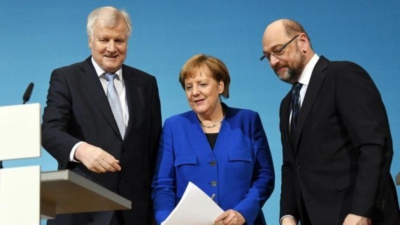 Лідери ХДС/ХСС та СДПН домовилися про продовження в Німеччині Великої коаліції. Зліва направо: Горст Зеегофер (ХСС), Анґела Меркель (ХДС) та Мартін Шульц (СДПН). Фото: Мауріціо Гамбаріні, dpa