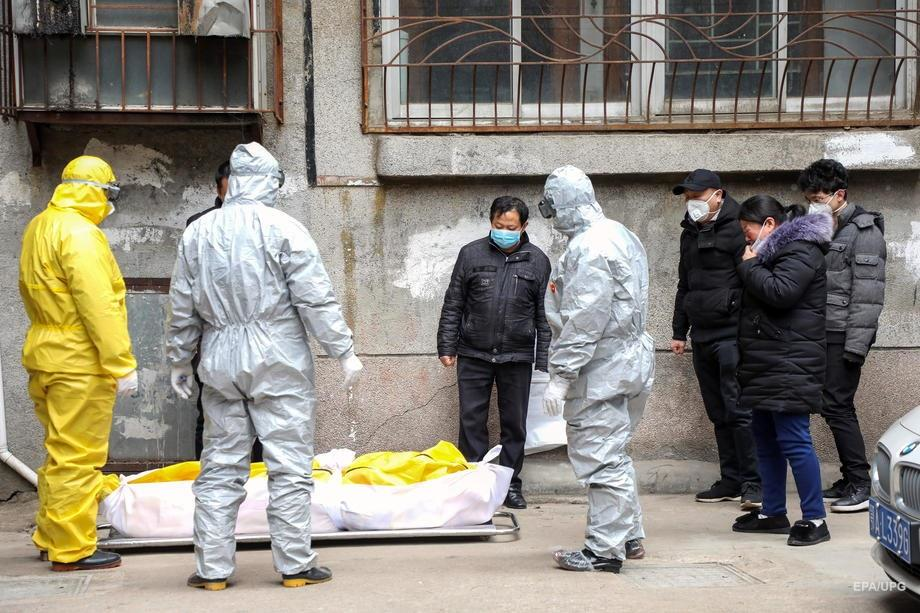 У КНР тіла померлих від коронавірусу дезінфікують і ховають в герметичних пакетах – без присутності рідних