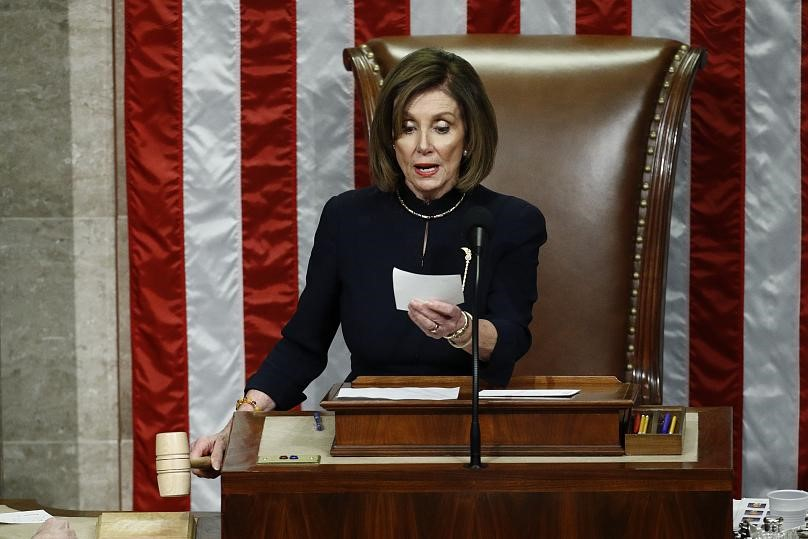 Спікер Палати представників Ненсі Пелосі оголошує підсумки голосування. Фото The Associated Press