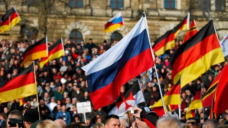 Російські прапори помітні на демонстраціях PEGIDA