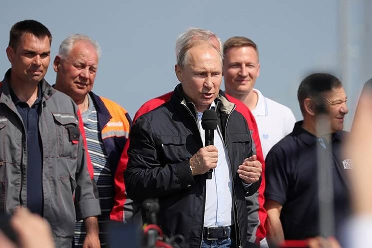 урочисте відкриття Кримського мосту було «призначене для телебачення, аби показати рішучість і владу Путіна