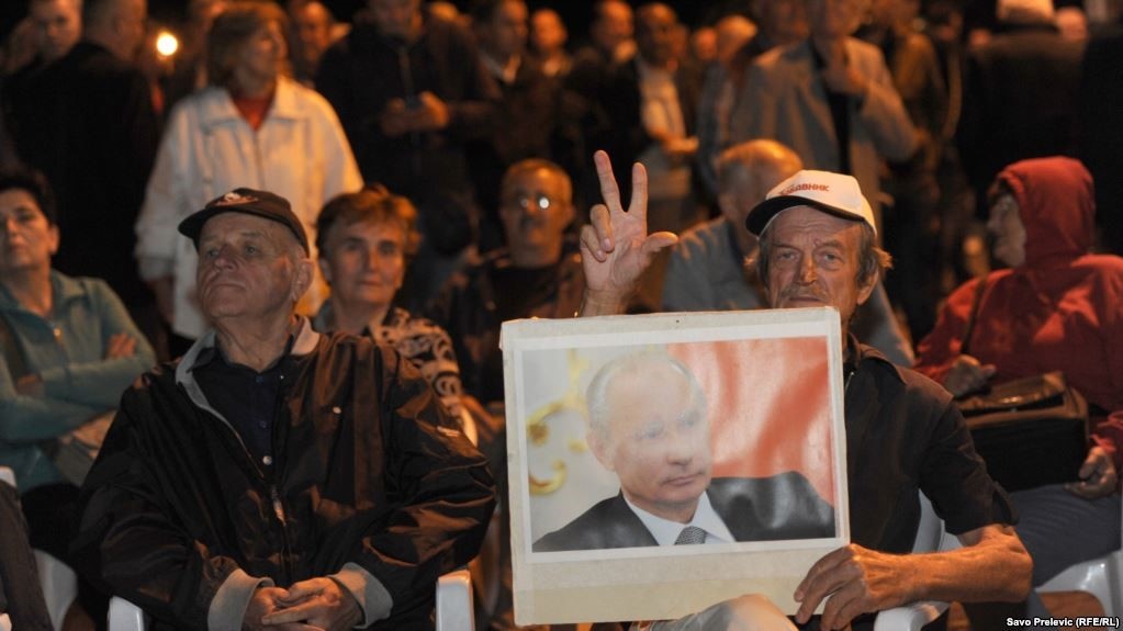 Фотографія президента Росії Володимира Путіна на акції протесту, що відбулася 28 вересня 2015 року в Подгориці. Джерело slobodnaevropa.org.