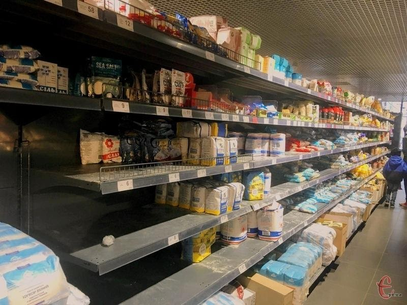 Товарів у українських крамницях вже суттєво поменшало. Наступний крок – держава обмежить ціни на головні продовольчі товари?