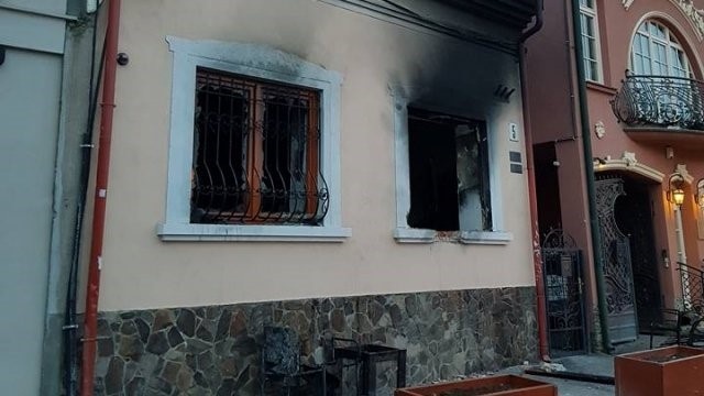 Польські фашисти підпалили будинок угорського культурного товариства в Ужгороді, аби звинуватити в теракті українців