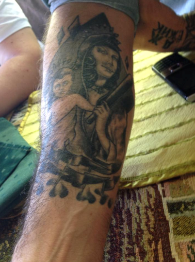  Татуювання на руці Палмері «Богородиця з битою» - данина фанатському минулому