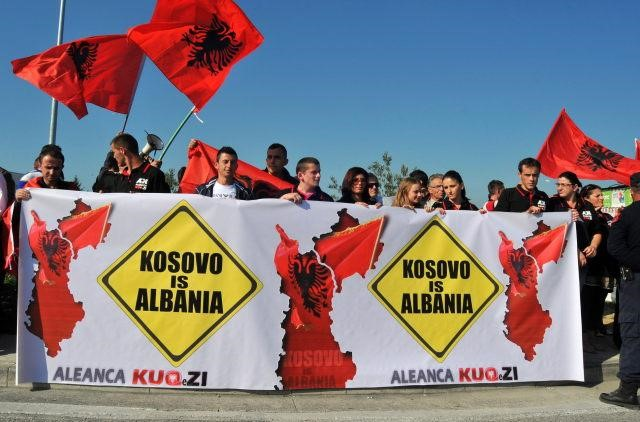 приводи для підливання олії у «великоалбанський вогонь» російській і сербській пропаганді дають самі косовські та албанські політики