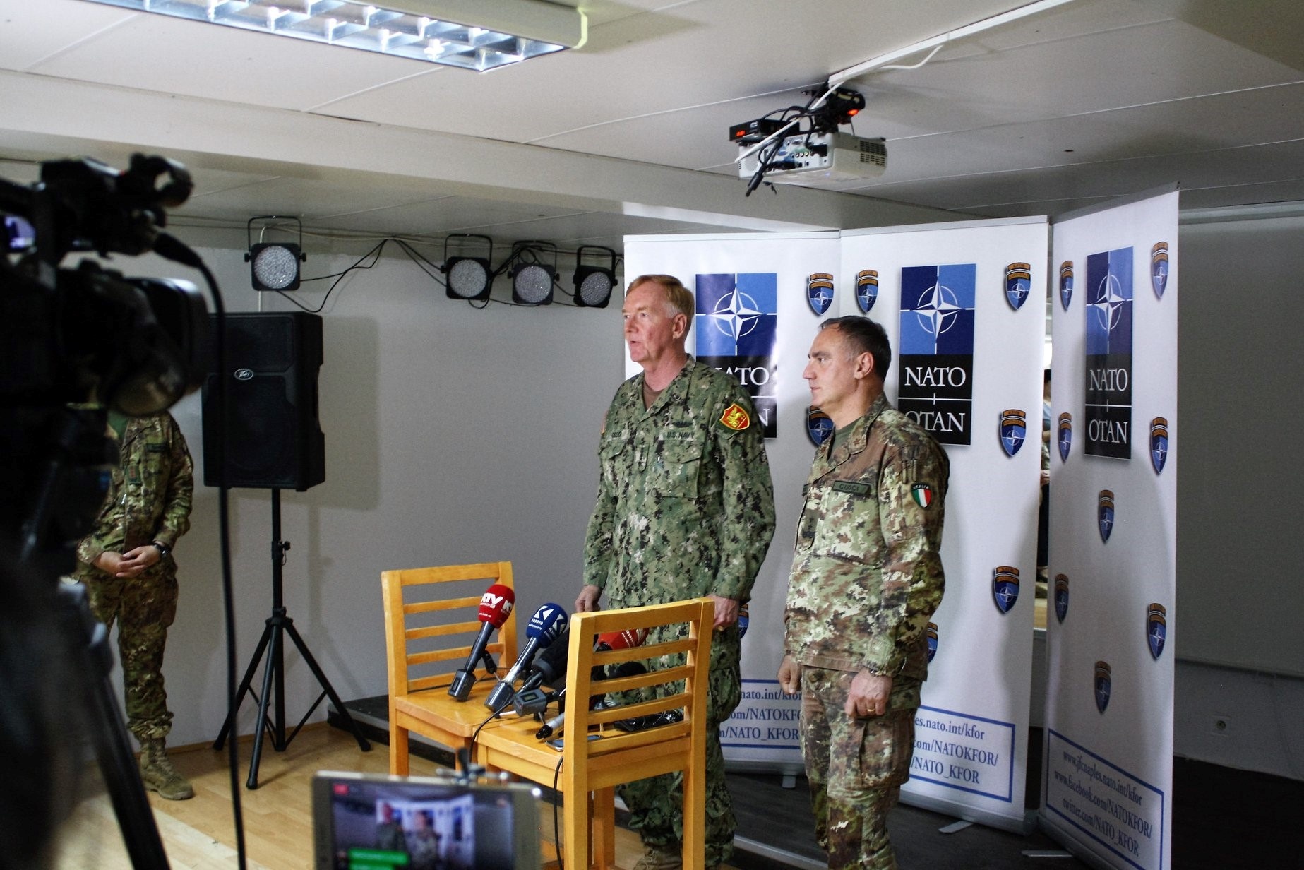 Адмірал Джеймс Фого та генерал Сальваторе Куочі, командувач KFOR Фото Kosovo Force - KFOR