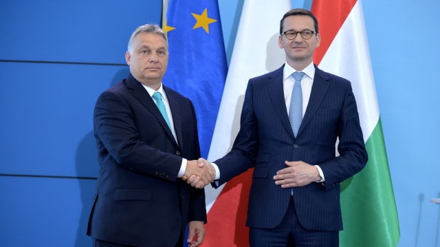 Віктор Орбан і Матеуш Маровецький спільні в своїй опозиції Брюсселю щодо питань бюджету. Фото – TVN24